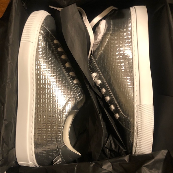 NIB $595 Givenchy Urban Street Monogram Metallic Leather Sneakers - Picture 13 of 16